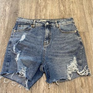Great Smoky distressed jean shorts size large